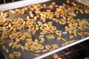how to roast pumpkin seeds in the oven